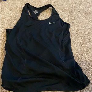Nike med tank